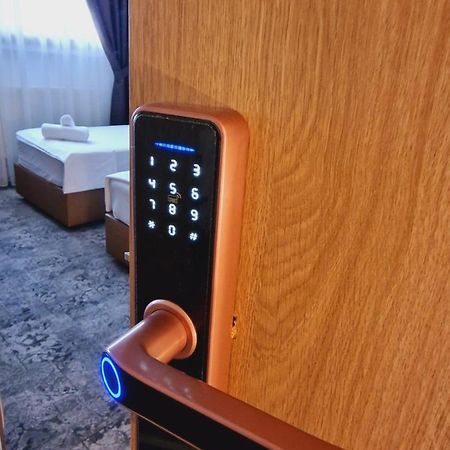 Stay Inn Rediu Valea Lupului  Eksteriør billede