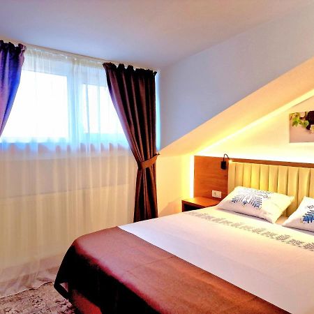 Stay Inn Rediu Valea Lupului  Eksteriør billede