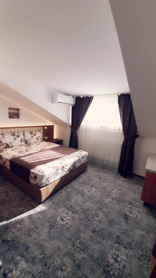 Stay Inn Rediu Valea Lupului  Eksteriør billede