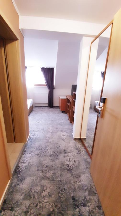 Stay Inn Rediu Valea Lupului  Eksteriør billede
