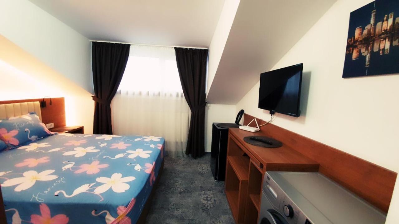 Stay Inn Rediu Valea Lupului  Eksteriør billede