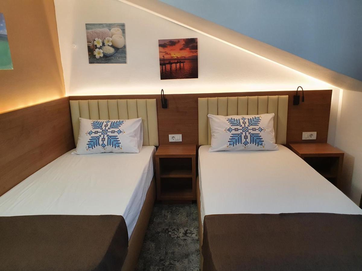 Stay Inn Rediu Valea Lupului  Eksteriør billede