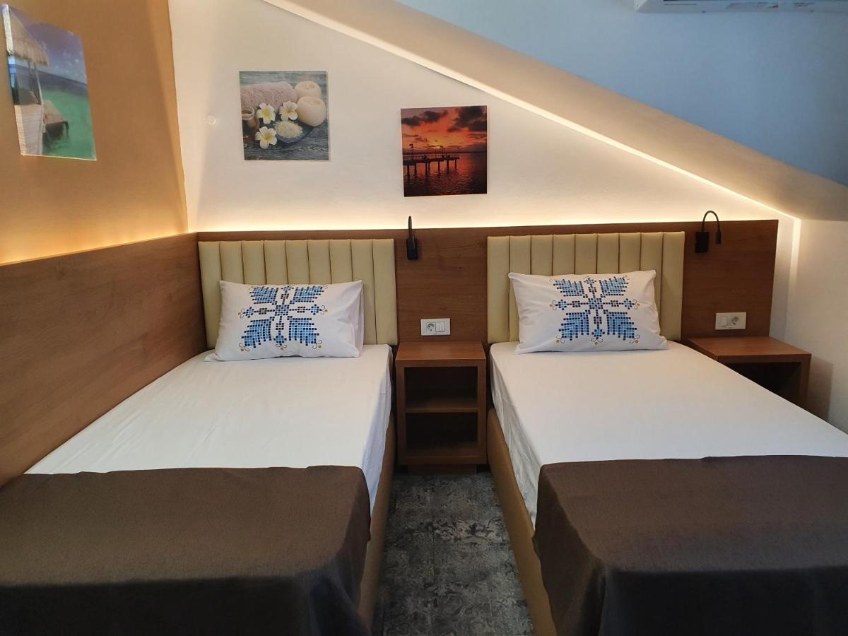 Stay Inn Rediu Valea Lupului  Eksteriør billede