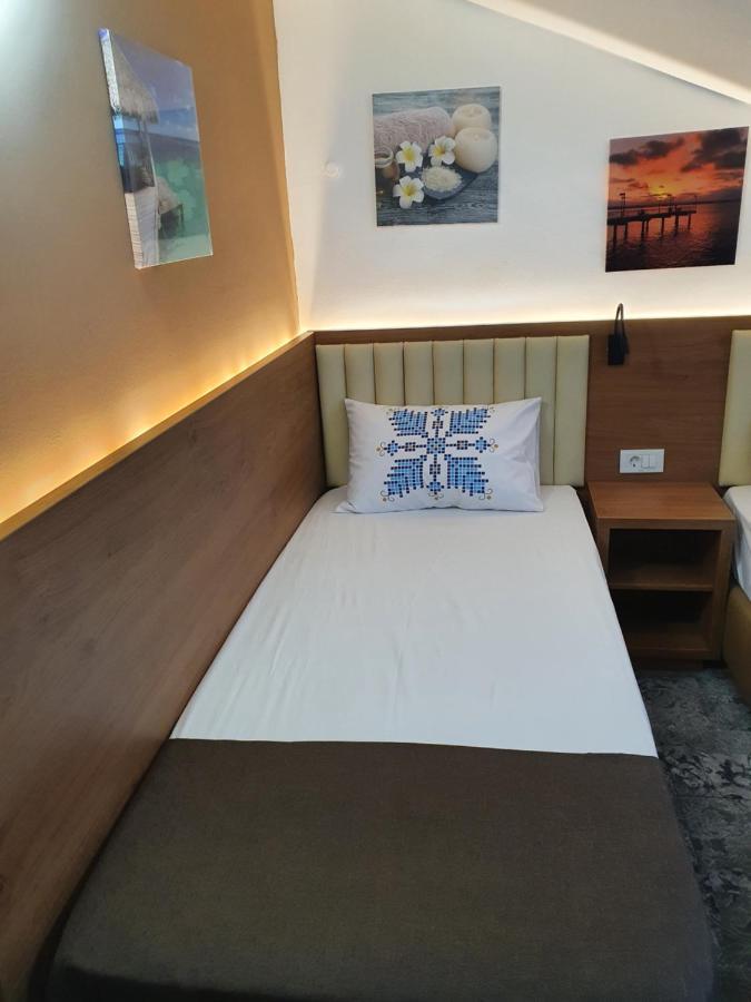 Stay Inn Rediu Valea Lupului  Eksteriør billede
