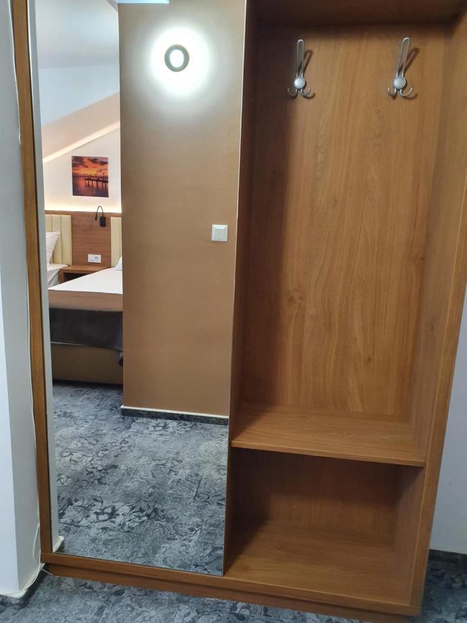 Stay Inn Rediu Valea Lupului  Eksteriør billede