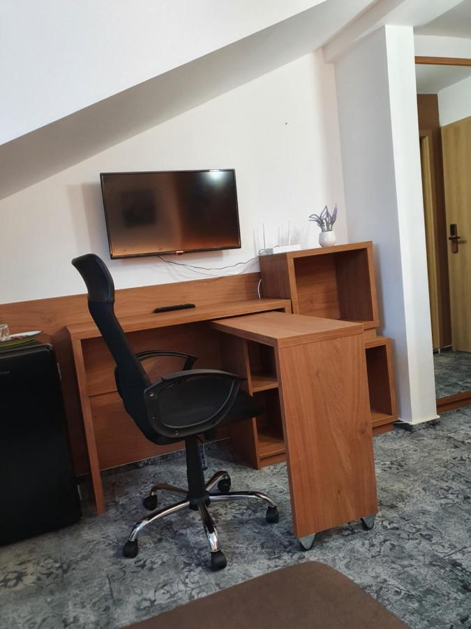 Stay Inn Rediu Valea Lupului  Eksteriør billede
