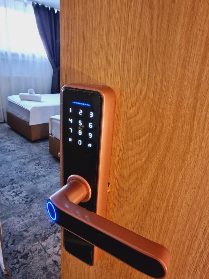 Stay Inn Rediu Valea Lupului  Eksteriør billede