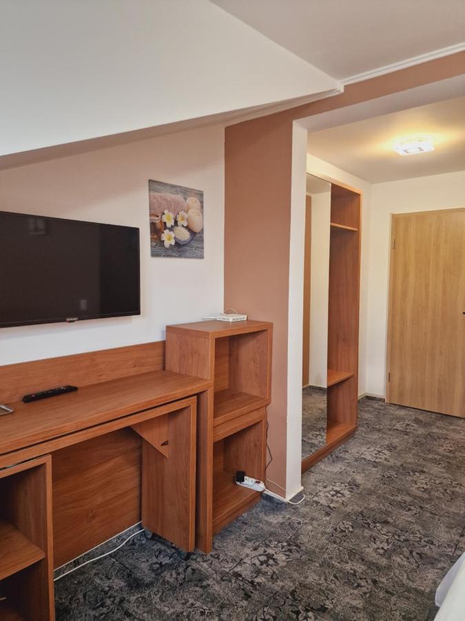 Stay Inn Rediu Valea Lupului  Eksteriør billede