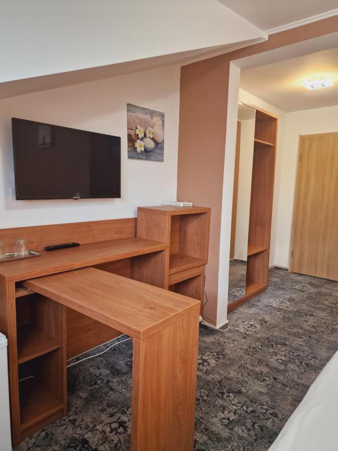 Stay Inn Rediu Valea Lupului  Eksteriør billede