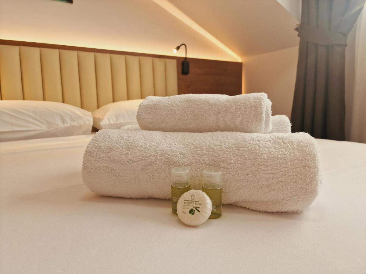 Stay Inn Rediu Valea Lupului  Eksteriør billede