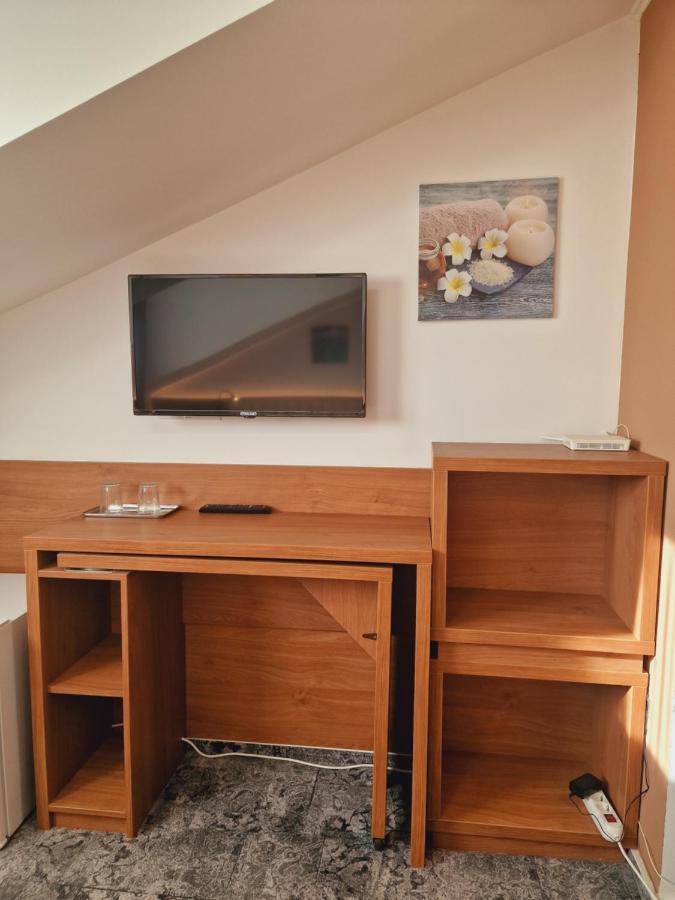 Stay Inn Rediu Valea Lupului  Eksteriør billede