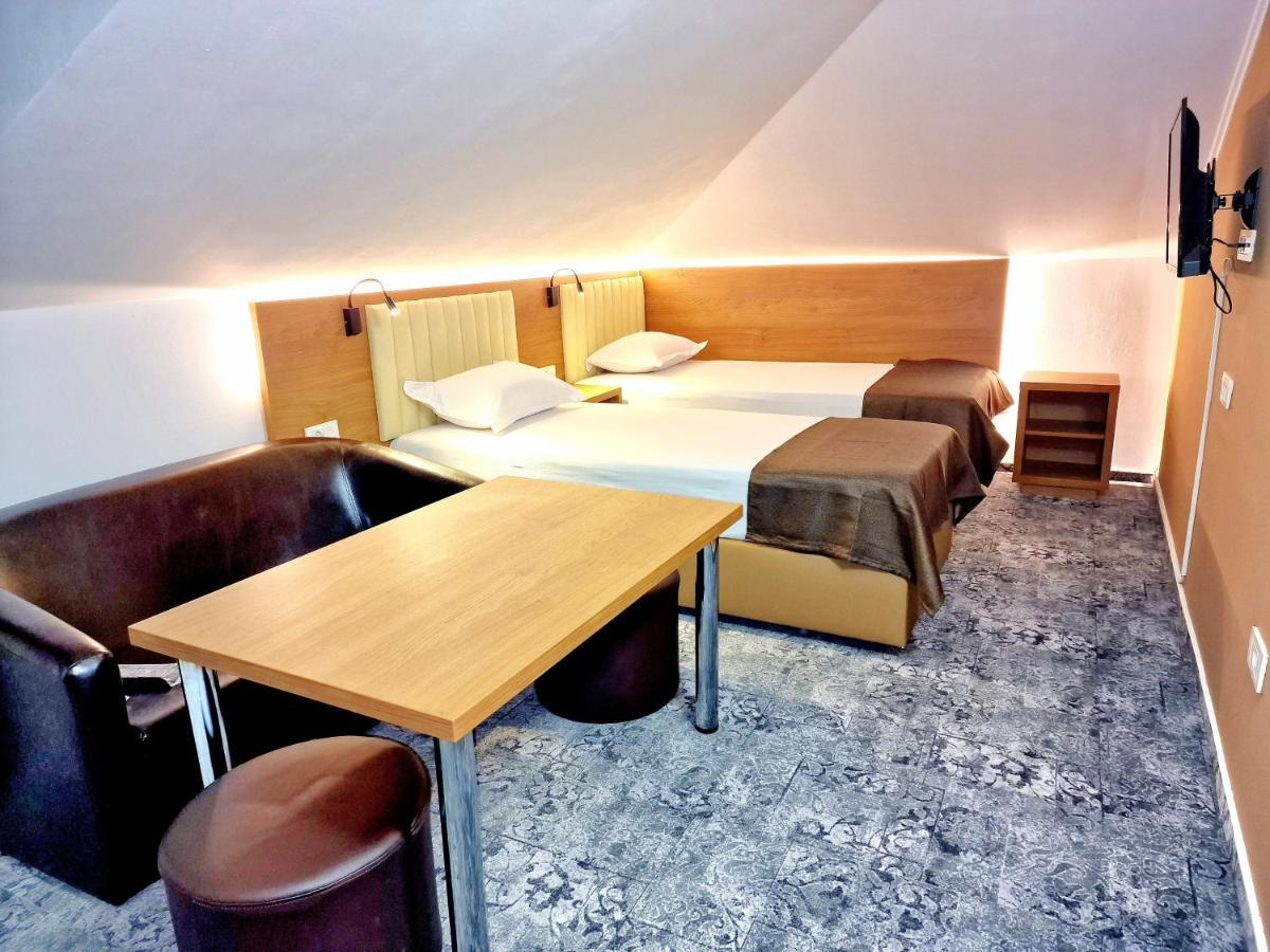 Stay Inn Rediu Valea Lupului  Eksteriør billede