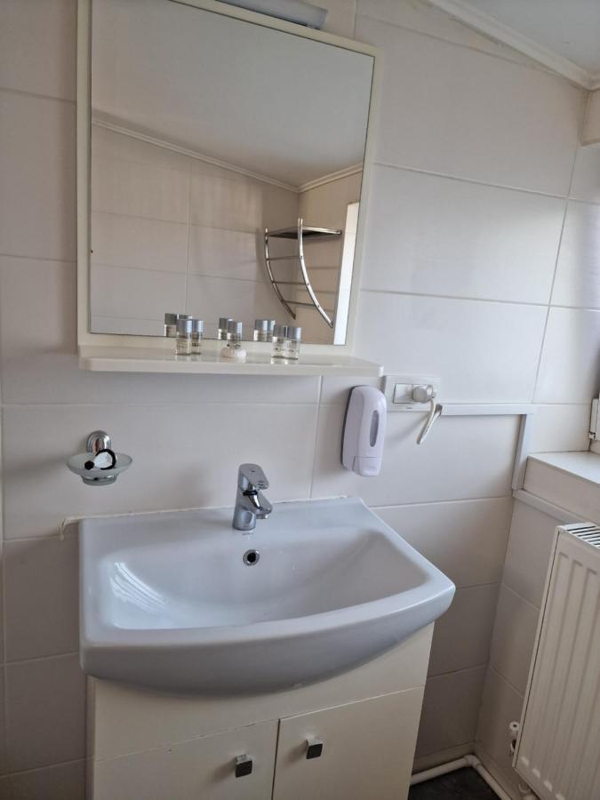 Stay Inn Rediu Valea Lupului  Eksteriør billede
