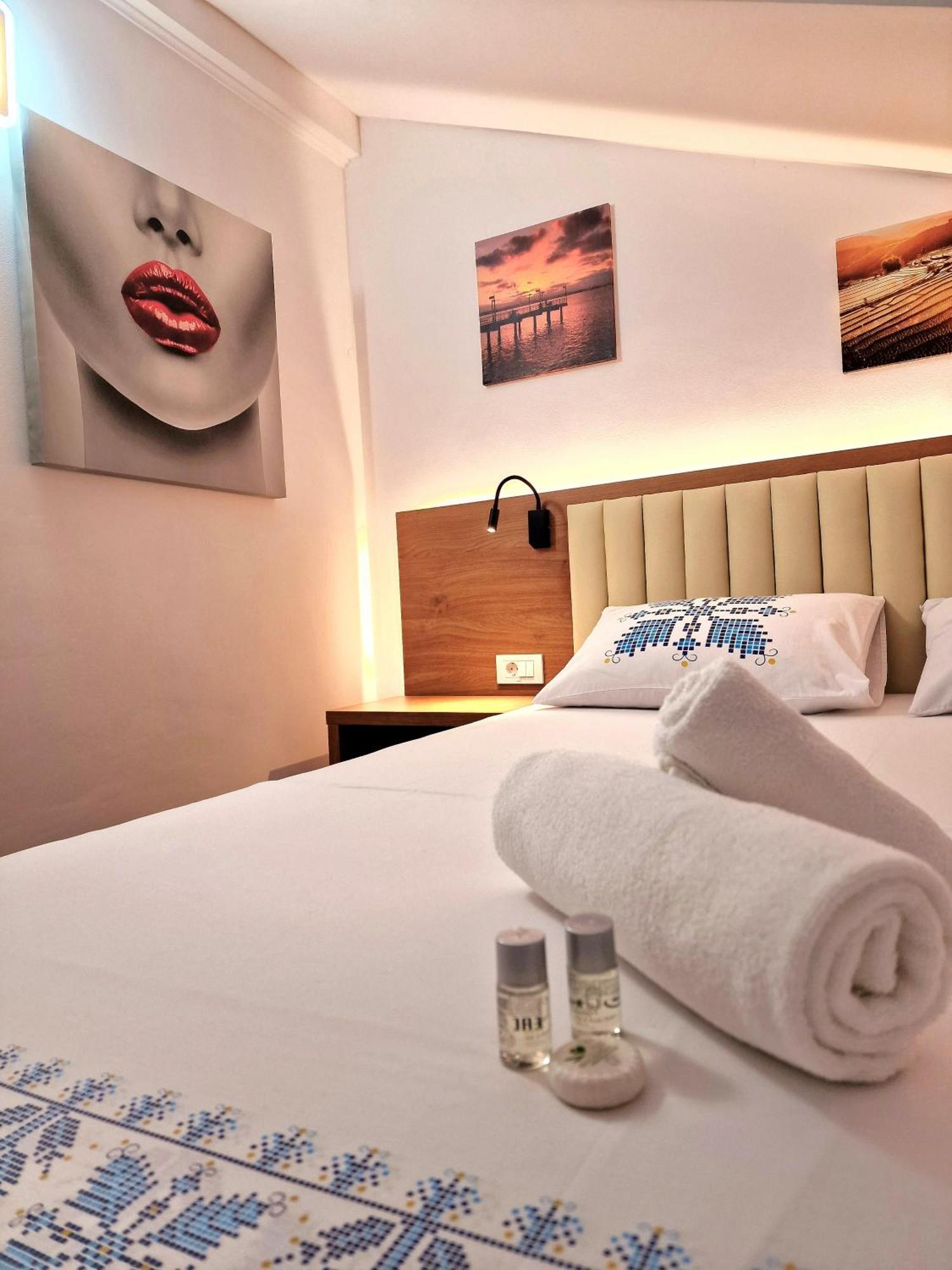 Stay Inn Rediu Valea Lupului  Eksteriør billede