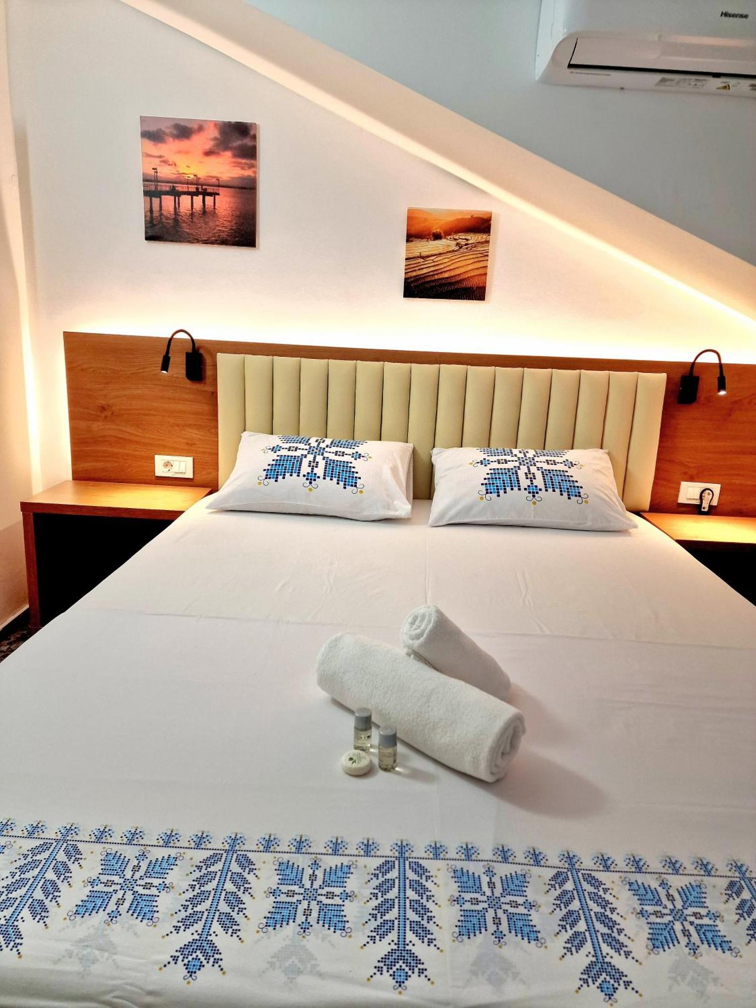 Stay Inn Rediu Valea Lupului  Eksteriør billede